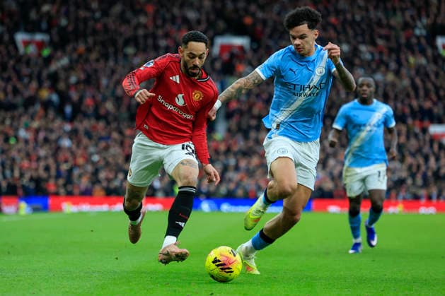 Manchester United, ManU v Manchester City, Premier League Matheus Cunha (10) of Manchester United and Nico O Reilly (33) of Manchester City chase for the ball during the Premier League match between Manchester United and Manchester City at Old Trafford, Manchester, UK on 17 January 2026. Manchester Old Trafford Greater Manchester UK Editorial use only DataCo restrictions apply See www.football-dataco.com , Copyright: xConorxMolloyx PSI-23576-0113