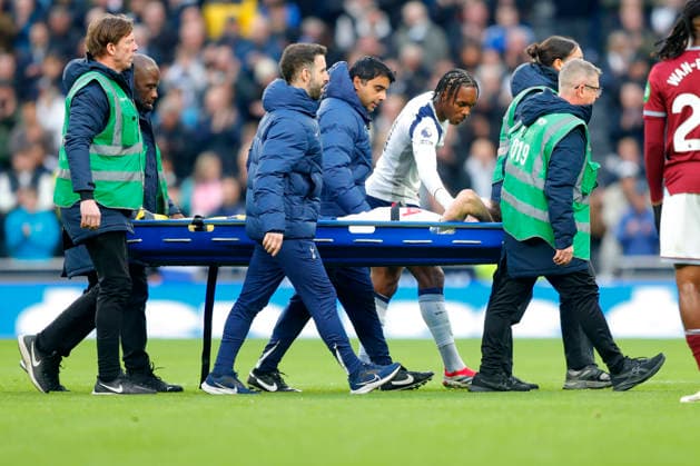 Tottenham Hotspur v West Ham, London, UK - 17 Jan 2026 Ben Davies of Tottenham Hotspur goes down with an injury during the Premier League match between Tottenham and West Ham at the Tottenham Hotspur Stadium, Tottenham, London on 17 January 2026. London Tottenham Hotspur Stadium London GBR Copyright: xTomxCusden PPAUKx PPA-240673