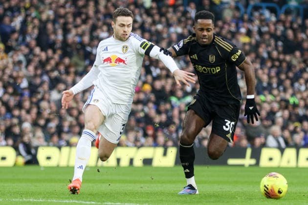 Ryan Sessegnon (30 Fulham) controls the ball during the Premier League match between Leeds United and Fulham at Elland Road in Leeds, England on January 17th 2026. Copyright: xSeanxChandlerx xSPPx Sportspressphoto_SPR82372