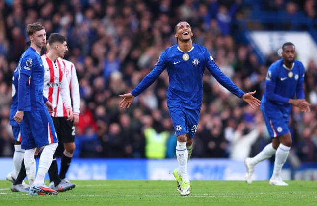 London, England, 17th January 2026. Joao Pedro of Chelsea celebrates after scoring to make it 1-0 during the Chelsea vs Brentford Premier League match at Stamford Bridge, London. Picture credit should read: Paul Terry Sportimage EDITORIAL USE ONLY. No use with unauthorised audio, video, data, fixture lists, club league logos or live services. Online in-match use limited to 120 images, no video emulation. No use in betting, games or single club league player publications. SPI_036_PT_Chelsea_Brentford SPI-4458-0036