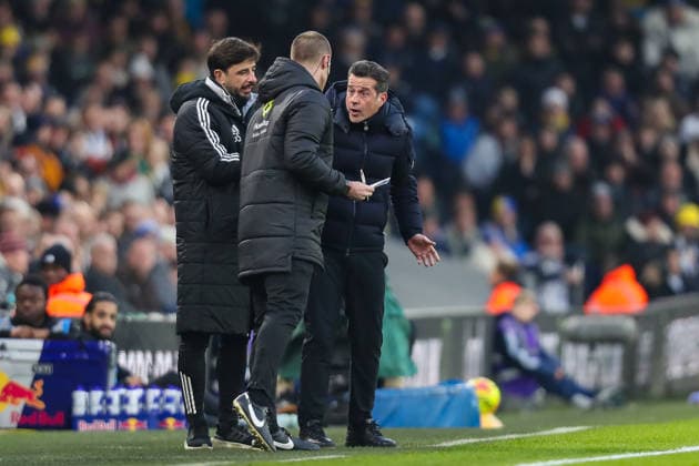 Leeds United v Fulham, Premier League Marco Silva Manager Of Fulham shows his frustrations in the dugout and is booked by Referee Christopher Kavanagh during the Leeds United v Fulham Premier League match at Elland Road, Leeds, England on 17 January 2026 Credit: Lee Keuneke Every Second Media Editorial use only. All images are copyright Every Second Media Limited. No images may be reproduced without prior permission. All rights reserved. Premier League and Football League images are subject to licensing agreements with Football DataCo Limited. see https: www.football-dataco.com Copyright: xIMAGO EveryxSecondxMediax ESM-1759-0032 LeexKeunekex xEveryxSecondxMediax