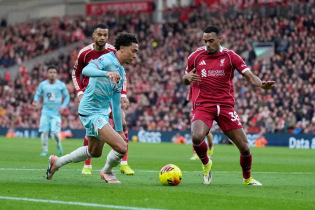 Liverpool v Burnley, Liverpool, UK - 17 Jan 2026 Bashir Humphreys of Burnley battles for the ball with Ryan Gravenberch of Liverpool during the Premier League match between Liverpool and Burnley at Anfield, Liverpool on 17 January 2026 ( Liverpool Anfield Liverpool England Copyright: xHarryxCornish PPAUKx PPA-240721