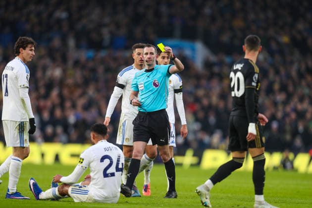 Leeds United v Fulham, Premier League SaÅ¡a LukiÄ‡ Of Fulham is shown a yellow card by Referee Christopher Kavanagh during the Leeds United v Fulham Premier League match at Elland Road, Leeds, England on 17 January 2026 Credit: Lee Keuneke Every Second Media Editorial use only. All images are copyright Every Second Media Limited. No images may be reproduced without prior permission. All rights reserved. Premier League and Football League images are subject to licensing agreements with Football DataCo Limited. see https: www.football-dataco.com Copyright: xIMAGO EveryxSecondxMediax ESM-1759-0033 LeexKeunekex xEveryxSecondxMediax