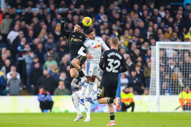 Leeds United v Fulham, Premier League James Justin Of Leeds United heads the ball ahead of Raul JimÃ nez Of Fulham during the Leeds United v Fulham Premier League match at Elland Road, Leeds, England on 17 January 2026 Credit: Lee Keuneke Every Second Media Editorial use only. All images are copyright Every Second Media Limited. No images may be reproduced without prior permission. All rights reserved. Premier League and Football League images are subject to licensing agreements with Football DataCo Limited. see https: www.football-dataco.com Copyright: xIMAGO EveryxSecondxMediax ESM-1759-0034 LeexKeunekex xEveryxSecondxMediax