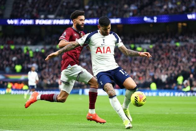 Cristian Romero of Tottenham Hotspur under pressure from Pablo of West Ham United Tottenham Hotspur v West Ham United, Premier League, Football, Tottenham Hotspur Stadium, London, UK - 17 Jan 2026London Tottenham Hotspur Stadium United Kingdom EDITORIAL USE ONLY No use with unauthorised audio, video, data, fixture lists, club league logos or live services. Online in-match use limited to 120 images, no video emulation. No use in betting, games or single club league player publications. Copyright: xSimonxDael Shutterstockx 16348134an
