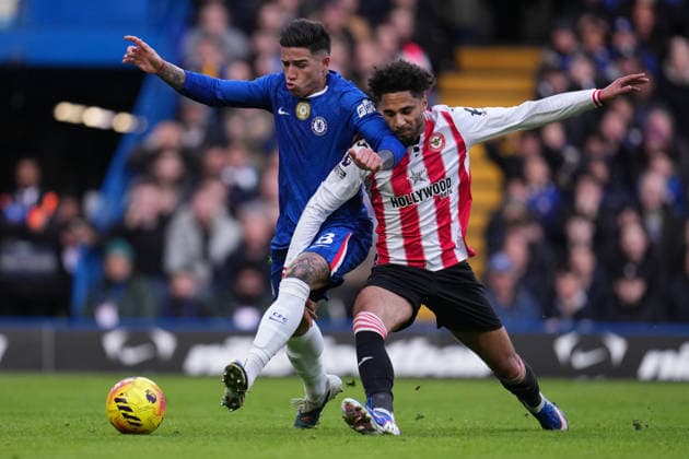 Premier League Chelsea vs Brentford Enzo Fernandez of Chelsea and Kevin Schade of Brentford during the Premier League match Chelsea vs Brentford at Stamford Bridge, London, United Kingdom, 17th January 2026 (Photo by Harvey Murphy News Images) Copyright: xHarveyxMurphy NewsxImagesx
