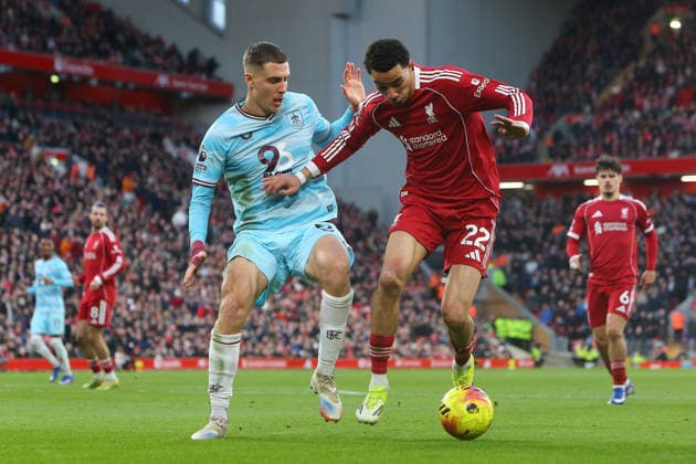 Maxime Esteve of Burnley and Hugo Ekitike of Liverpool Liverpool v Burnley, Premier League, Football, Anfield, Liverpool, UK - 17 Jan 2026Liverpool Anfield United Kingdom EDITORIAL USE ONLY No use with unauthorised audio, video, data, fixture lists, club league logos or live services. Online in-match use limited to 120 images, no video emulation. No use in betting, games or single club league player publications. Copyright: xPhilxOldham Shutterstockx 16348122ab