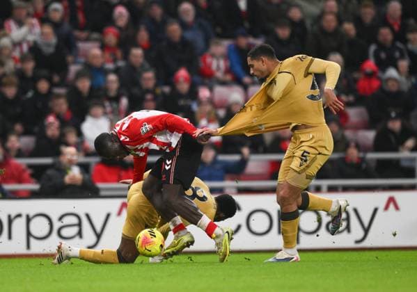 Brian Brobbey of Sunderland tussles with Maxence Lacroix of Crystal Palace Sunderland v Crystal Palace, Premier League, Football, Stadium of Light, Sunderland, UK - 17 Jan 2026Sunderland Stadium of Light United Kingdom EDITORIAL USE ONLY No use with unauthorised audio, video, data, fixture lists, club league logos or live services. Online in-match use limited to 120 images, no video emulation. No use in betting, games or single club league player publications. Copyright: xRichardxLee Shutterstockx 16348128bg