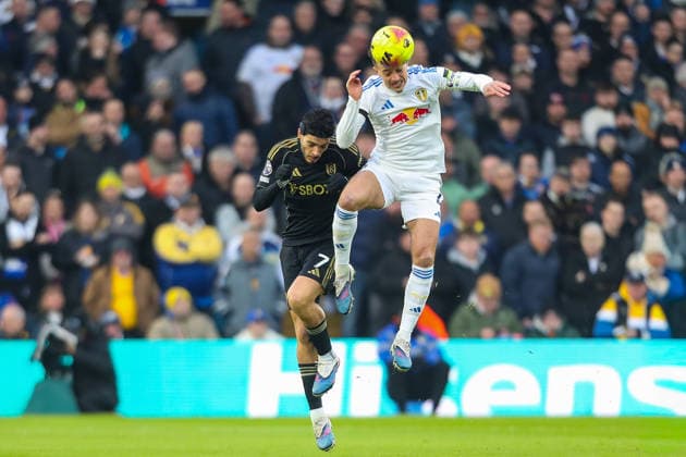 Leeds United v Fulham, Premier League Ethan Ampadu Of Leeds United heads the ball during the Leeds United v Fulham Premier League match at Elland Road, Leeds, England on 17 January 2026 Credit: Lee Keuneke Every Second Media Editorial use only. All images are copyright Every Second Media Limited. No images may be reproduced without prior permission. All rights reserved. Premier League and Football League images are subject to licensing agreements with Football DataCo Limited. see https: www.football-dataco.com Copyright: xIMAGO EveryxSecondxMediax ESM-1759-0059 LeexKeunekex xEveryxSecondxMediax