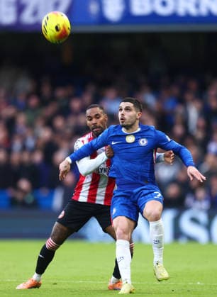 Chelsea v Brentford, English Premier League, Stamford Bridge, London, UK - 17 01 2026 Pedro Neto of Chelsea shields the ball from Rico Henry of Brentford during the Premier League game at Stamford Bridge London Stamford Bridge London GBR, UK NEWSPAPERS OUT Copyright: xMarkxGreenwoodx