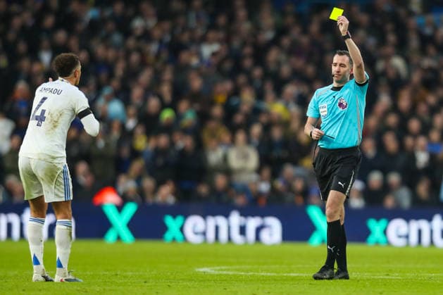 Leeds United v Fulham, Premier League Ethan Ampadu Of Leeds United is shown a yellow card by Referee Christopher Kavanagh during the Leeds United v Fulham Premier League match at Elland Road, Leeds, England on 17 January 2026 Credit: Lee Keuneke Every Second Media Editorial use only. All images are copyright Every Second Media Limited. No images may be reproduced without prior permission. All rights reserved. Premier League and Football League images are subject to licensing agreements with Football DataCo Limited. see https: www.football-dataco.com Copyright: xIMAGO EveryxSecondxMediax ESM-1759-0067 LeexKeunekex xEveryxSecondxMediax