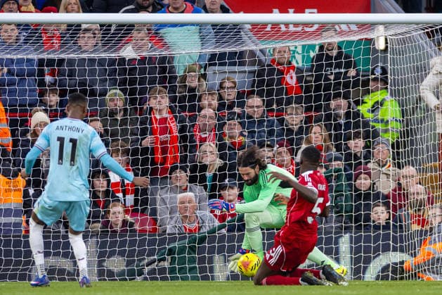 Football - FA Premier League - Liverpool FC v Burnley FC LIVERPOOL, ENGLAND - Saturday, January 17, 2026: Liverpool s goalkeeper Alisson Becker makes a save during the FA Premier League match between Liverpool FC and Burnley FC at Anfield. (Photo by David Rawcliffe Propaganda) LIVERPOOL Anfield MERSEYSIDE ENGLAND  Copyright: xDavidxRawcliffex P2026-01-17-Liverpool_Burnley-76