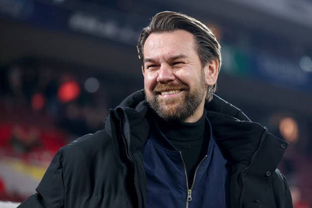 14.01.2026, Fußball, 1. FC Köln - FC Bayern München, 1. Fußball Bundesliga, 17. Spieltag, RheinEnergie-STADION, Saison 2025 2026: Sportdirektor Thomas Kessler (1FC Koeln tk) lachend Freude Mimik DFB regulations prohibit any use of photographs as image sequences and or quasi-video. Nordrhein-Westfalen Deutschland