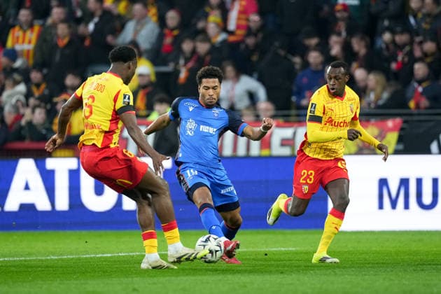 RC Lens v AJ Auxerre - Ligue 1 McDonald s 2025 2026 23 Saud ABDULHAMID (rcl) - 19 Danny NAMASO (aja) during the Ligue 1 McDonald s match between RC Lens and AJ Auxerre at Stade Bollaert-Delelis on January 17, 2026 in Lens, France. Lens France  Copyright: xFEPx 776348253
