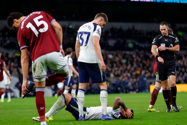 Tottenham Hotspur v West Ham, London, UK - 17 Jan 2026 Cristian Romero of Tottenham Hotspur goes down with an injury during the Premier League match between Tottenham and West Ham at the Tottenham Hotspur Stadium, Tottenham, London on 17 January 2026. London Tottenham Hotspur Stadium London GBR Copyright: xTomxCusden PPAUKx PPA-240828