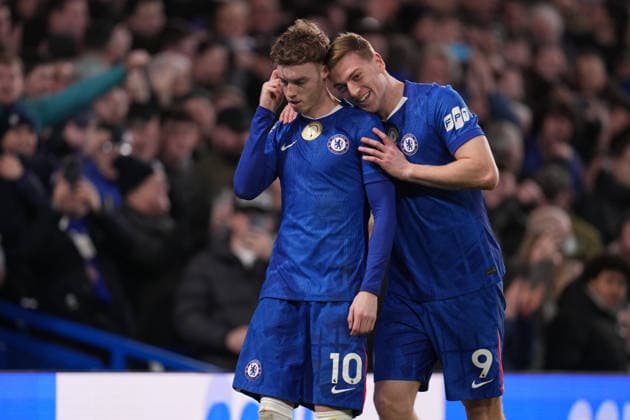Premier League Chelsea vs Brentford Liam Delap of Chelsea celebrates with Cole Palmer of Chelsea during the Premier League match Chelsea vs Brentford at Stamford Bridge, London, United Kingdom, 17th January 2026 (Photo by Harvey Murphy News Images) Copyright: xHarveyxMurphy NewsxImagesx