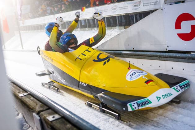 Bob-Weltcup Altenberg 2026 - Zweierbob Maenner, Johannes Lochner DEU Deutschland Sachsen Altenberg, 17.01.2026, IBSF Bob-Weltcup in Altenberg, SachsenEnergie-Eiskanal, Zweierbob Maenner 2. Lauf, Sieger und Gesamtweltcupgewinner Johannes Lochner (GER) mit Anschieber Georg Fleischhauer im Zieleinlauf. *** Bobsleigh World Cup Altenberg 2026 two-man bobsleigh, Johannes Lochner DEU Germany Saxony Altenberg, 17 01 2026, IBSF Bobsleigh World Cup in Altenberg, SachsenEnergie Eiskanal, two-man bobsleigh men 2 run, winner and overall World Cup winner Johannes Lochner GER with pusher Georg Fleischhauer at the finish line IC3A5638