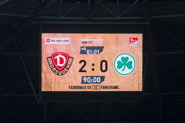 17.01.2026, xomx, Fussball 2.Bundesliga, Dynamo Dresden - SpVgg Greuther Fuerth v.l. Endstadnd nach 90 Minuten: 2:0 fuer die Mannen der SGD. Anzeigetafel. Symbolbild (DFL DFB REGULATIONS PROHIBIT ANY USE OF PHOTOGRAPHS as IMAGE SEQUENCES and or QUASI-VIDEO) Dresden