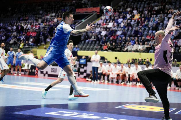 European Handball Championship, Ukraine France Baerum 20260117 Ukraine s Dmytro Artemenko and France s goalkeeper Charles Bolzinger during the European Handball Championship between Ukraine and France in Unity Arena Photo Stian Lysberg Solum NTB Baerum Norway EDITORIAL USE ONLY RESTRICTED USE FOR BETTING COMPANIES  Copyright: xStianxLysbergxSolumx xNTBx