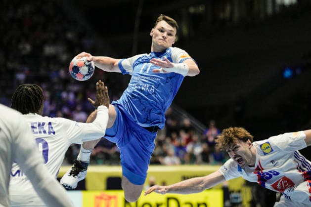 European Handball Championship, Ukraine France Baerum 20260117 Ukraine s Ihor Turchenko and France s Thibaud Briet during the European Handball Championship between Ukraine and France in Unity Arena Photo Stian Lysberg Solum NTB Baerum Norway EDITORIAL USE ONLY RESTRICTED USE FOR BETTING COMPANIES  Copyright: xStianxLysbergxSolumx xNTBx