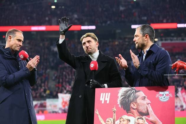 RB Leipzig - Bayern Muenchen Bundesliga Leipzig, 17.01.2026, Red Bull Arena, Fussball, Bundesliga, Spieltag 18 , RB Leipzig vs. FC Bayern München , Im Bild: Verabschiedung Kevin Kampl , *** RB Leipzig Bayern Muenchen Bundesliga Leipzig, 17 01 2026, Red Bull Arena, Football, Bundesliga, Matchday 18 , RB Leipzig vs FC Bayern Munich , In the picture farewell Kevin Kampl ,
