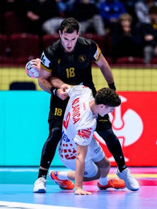 260117 Erekle Arsenashvili of Georgia and Luka Lovre Klarica of Croatia during the EHF European Handball Championship handball match between Croatia and Georgia on January 17, 2026 in Malmö. Photo: Mathilda Schuler BILDBYRAN kod MA MA0920 handball handboll handball handbolls-em 2026 croatia georgien ehf european handball championship georgia bbeng grappa33 Copyright: MATHILDAxSCHULER BB260117MA075
