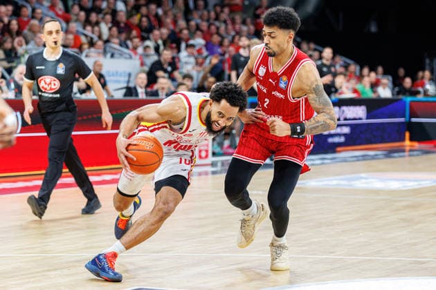 Davion Mintz (Fit One Wuerzburg Baskets, 10), Ibi Watson (BMA365 Bamberg Baskets, 02), BMA365 Bamberg Baskets vs. Fitness First Wuerzburg Baskets, Basketball, easyCredit BBL, 16. Spieltag, 17.01.2026 BMA365 Bamberg Baskets vs. Fitness First Wuerzburg Baskets, Basketball, easyCredit BBL, 16. Spieltag, 17.01.2026 Bamberg Copyright: xEibner-Pressefoto G.xSantemizx EP_EER