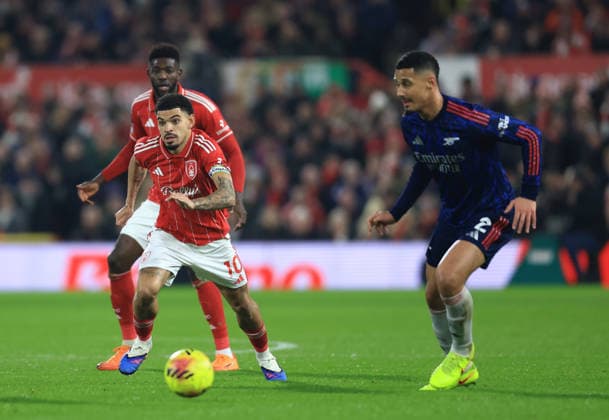 Nottingham, England, 17th January 2026. Morgan Gibbs White of Nottingham Forest (l) and William Saliba of Arsenal (r) during the Nottingham Forest vs Arsenal Premier League match at the City Ground, Nottingham. Picture credit should read: Jessica Hornby Sportimage EDITORIAL USE ONLY. No use with unauthorised audio, video, data, fixture lists, club league logos or live services. Online in-match use limited to 120 images, no video emulation. No use in betting, games or single club league player publications. SPI_035_JH_FOREST_ARSENAL SPI-4459-0036