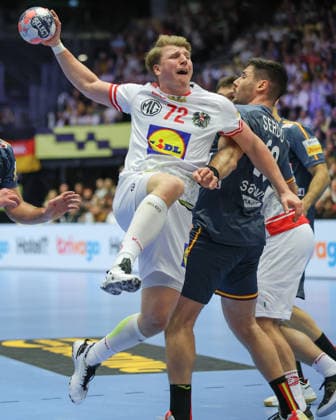 Österreich - Spanien, Men s EHF EM 2026 Lukas Hutecek (Österreich, 72) gegen Abel Serdio Guntin (Spanien, 20). Handball EHF Europameisterschaft, Länderspiel zwischen Österreich und Spanien am 17. Januar 2026 in Herning (Dänemark)., Herning Dänemark Jyske Bank Boxen