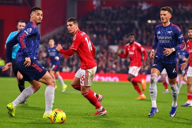 Nottingham Forest v Arsenal, Premier League Nicolas Dominguez of Nottingham Forest plays the ball past William Saliba of Arsenal during the Nottingham Forest v Arsenal Premier League match at the City Ground, West Bridgford, England on 17 January 2026 Credit: Ryan Crockett Every Second Media Editorial use only. All images are copyright Every Second Media Limited. No images may be reproduced without prior permission. All rights reserved. Premier League and Football League images are subject to licensing agreements with Football DataCo Limited. see https: www.football-dataco.com Copyright: xIMAGO EveryxSecondxMediax ESM-1761-0049 RyanxCrockettx xEveryxSecondxMediax