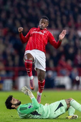 Nottingham Forest v Arsenal, Premier League Nottingham Forest midfielder Callum Hudson-Odoi (7) jumps over Arsenal goalkeeper David Raya (1) who clears ball during the Premier League match between Nottingham Forest and Arsenal at the City Ground, Nottingham, UK on 17 January 2026. Nottingham City Ground Nottinghamshire UK Editorial use only DataCo restrictions apply See www.football-dataco.com , Copyright: xManjitxNarotrax PSI-23577-0037