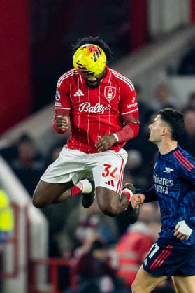 Nottingham Forest v Arsenal, Premier League Nottingham Forest defender Ola Aina (34) heads the ball during the Premier League match between Nottingham Forest and Arsenal at the City Ground, Nottingham, UK on 17 January 2026. Nottingham City Ground Nottinghamshire UK Editorial use only DataCo restrictions apply See www.football-dataco.com , Copyright: xManjitxNarotrax PSI-23577-0050