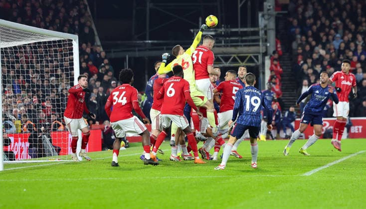 Nottingham Forest v Arsenal Premier League Matz Sels of Nottingham Forest punches the ball clear during the Premier League match at the City Ground, Nottingham 17 01 2026 UK Newspapers OUT Copyright: xAndyxSumnerx FIL-22829-0056
