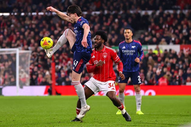 Nottingham Forest v Arsenal, Premier League Declan Rice of Arsenal defends possession from Ola Aina of Nottingham Forest during the Nottingham Forest v Arsenal Premier League match at the City Ground, West Bridgford, England on 17 January 2026 Credit: Ryan Crockett Every Second Media Editorial use only. All images are copyright Every Second Media Limited. No images may be reproduced without prior permission. All rights reserved. Premier League and Football League images are subject to licensing agreements with Football DataCo Limited. see https: www.football-dataco.com Copyright: xIMAGO EveryxSecondxMediax ESM-1761-0059 RyanxCrockettx xEveryxSecondxMediax