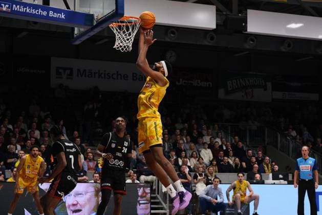 ProA - Phoenix Hagen vs. SBB Baskets Wolmirstedt, Hagen, 17.01.2026, Ischelandhalle Hagen Lucas N’Guessan (Phoenix Hagen, 19, Center) beim Dunk; Barmer2BasketballBundesliga ProA - Phoenix Hagen vs. SBB Baskets Wolmirstedt, Hagen, 17.01.2026, Ischelandhalle Hagen Copyright: xBEAUTIFULxSPORTS Piepenstockx
