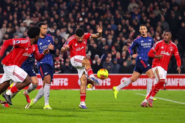 Nottingham Forest v Arsenal, Premier League Morgan Gibbs-White of Nottingham Forest clears the ball during the Nottingham Forest v Arsenal Premier League match at the City Ground, West Bridgford, England on 17 January 2026 Credit: Ryan Crockett Every Second Media Editorial use only. All images are copyright Every Second Media Limited. No images may be reproduced without prior permission. All rights reserved. Premier League and Football League images are subject to licensing agreements with Football DataCo Limited. see https: www.football-dataco.com Copyright: xIMAGO EveryxSecondxMediax ESM-1761-0061 RyanxCrockettx xEveryxSecondxMediax