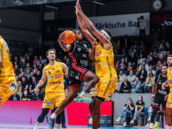 Davien Latrell Williamson (SBB Baskets, 07) im Zweikampf gegen Marinus Lucas NGuessan (Phoenix Hagen, 19) Phoenix Hagen vs. SBB Baskets Wolmirstedt, Basketball, BARMER 2. Basketball Bundesliga, 18. Spieltag, Saison 2025 2026, 17.01.2026 Phoenix Hagen vs. SBB Baskets Wolmirstedt, Basketball, BARMER 2. Basketball Bundesliga, 18. Spieltag, Saison 2025 2026, 17.01.2026 Hagen Copyright: xEibner-Pressefoto DamianxKruczynx EP_DKI