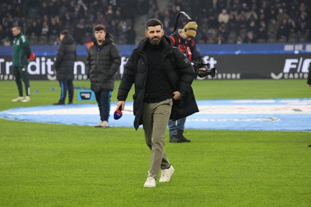 2. Fußball Bundesliga, Hertha BSC - Bielefeld; Trainer Coach Miron Muslic, während der Begegnung in der 2. Fußball Bundesliga, Hertha BSC Berlin - Schalke 04, 17.01.2026 in Berlin, Olympiastadion. DFB regulations prohibit any use of photographs as image sequences and or quasi video.