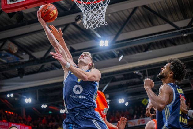 1. Basketball Bundesliga, easyCredit BBL, Saison 2025 2026, Herren, Hauptrunde, 16. Spieltag, 17.01.2026, RASTA Vechta - ALBA Berlin Sam Griesel ( 5 - ALBA BERLIN) beim Korbleger Vechta RASTA Dome Niedersachsen Deutschland