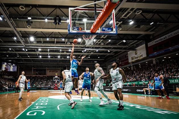 Jaedon Le Dee (Skyliners Frankfurt) trift gegen Behnam Yakhchali (Gladiators Trier), Maik Zirbes (Gladiators Trier), Dexter Akanno (Gladiators Trier), Vet Concept Gladiators Trier vs Skyliners Frankfurt, Basketball, easyCredit BBL, 16. Spieltag, Saison 2025 2026, 17.01.2026 Vet Concept Gladiators Trier vs Skyliners Frankfurt, Basketball, easyCredit BBL, 16. Spieltag, Saison 2025 2026, 17.01.2026 Copyright: xEibner-Pressefoto AlexanderxNeisx EP_ANS
