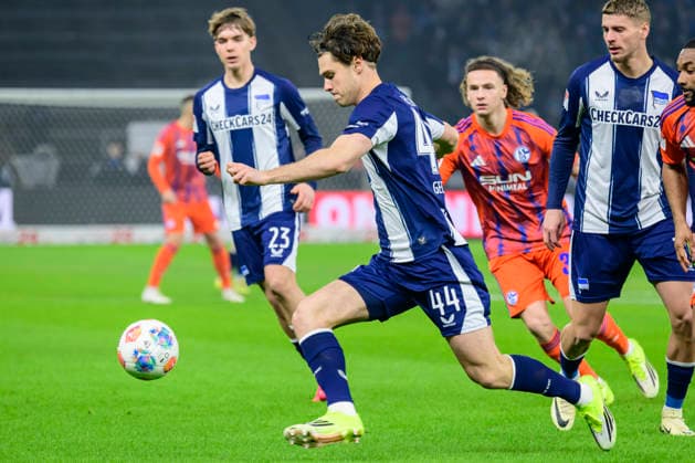 GER, Berlin, soccer, Hertha BSC vs. FC Schalke 04, DFB, 2nd Bundesliga, 2025 2026 season, Gameday 18, f.l.t.r.: Linus Gechter (Hertha BSC), DFB DFL REGULATIONS PROHIBIT ANY USE OF PHOTOGRAPHS AS IMAGE SEQUENCES AND OR QUASI-VIDEO, January 17, 2026,