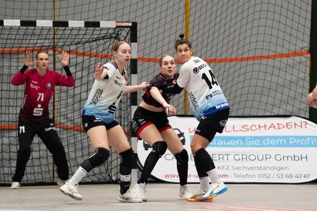 Ruby Vaessens (Bergischer HC 06, 05), Nora Erhardt (TG Nuertingen, 14) und Vesna Tolic (Bergischer HC 06, 14), TG Nuertingen vs. Bergischer HC 06, Handball, 2. Bundesliga Frauen, 14. Spieltag, Saison 2025 2026, 17.01.2026, TG Nuertingen vs. Bergischer HC 06, Handball, 2. Bundesliga Frauen, 14. Spieltag, Saison 2025 2026, 17.01.2026 Nuertingen Copyright: xEibner-Pressefoto MaxxVogelx EP_MVL