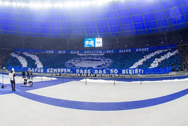 Fussball, Herren, Saison 2025 2026, 2. Bundesliga (18. Spieltag), Hertha BSC - FC Schalke 04, Fans von Hertha gedenken dem verstorbenen Präsidenten Kay Bernstein mit einer Choreografie, 17.01. 2026,