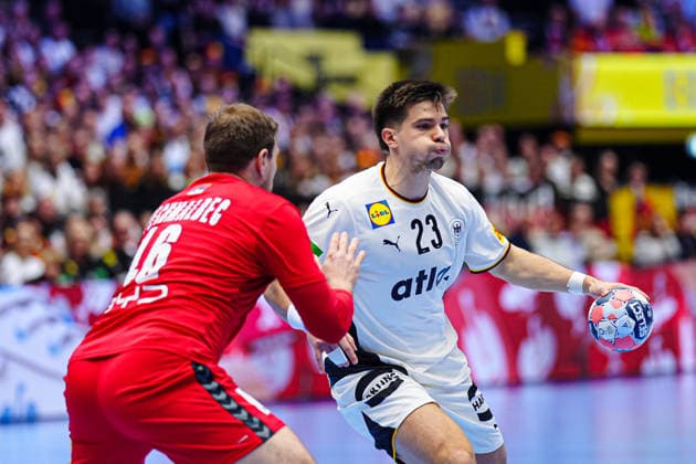 Dragan Pechmalbec (Serbien, 46), Renars Uscins (Deutschland, 23) DEN, Serbien vs. Deutschland, Handball, EHF Europameisterschaft 2026, Gruppe A, Spieltag 2, 17.01.2026 DEN, Serbien vs. Deutschland, Handball, EHF Europameisterschaft 2026, Gruppe A, Spieltag 2, 17.01.2026 Herning Copyright: xEibner-Pressefoto MarcelxvonxFehrnx EP_MFN