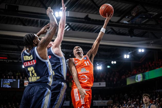 1. Basketball Bundesliga, easyCredit BBL, Saison 2025 2026, Herren, Hauptrunde, 16. Spieltag, 17.01.2026, RASTA Vechta - ALBA Berlin Alonzo Verge ( 11 - RASTA Vechta) beim Korbleger Vechta RASTA Dome Niedersachsen Deutschland
