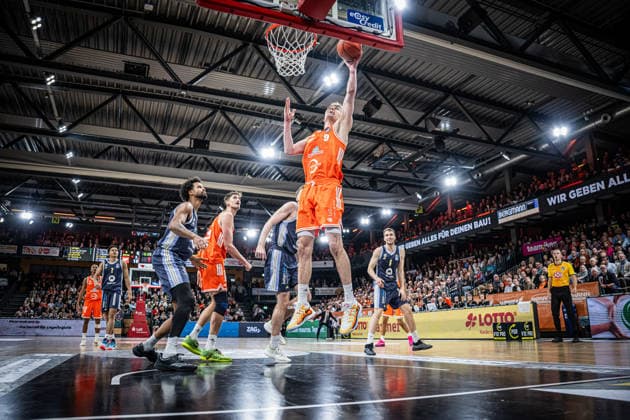1. Basketball Bundesliga, easyCredit BBL, Saison 2025 2026, Herren, Hauptrunde, 16. Spieltag, 17.01.2026, RASTA Vechta - ALBA Berlin Joschka Ferner ( 9 - RASTA Vechta) beim Korbleger Vechta RASTA Dome Niedersachsen Deutschland