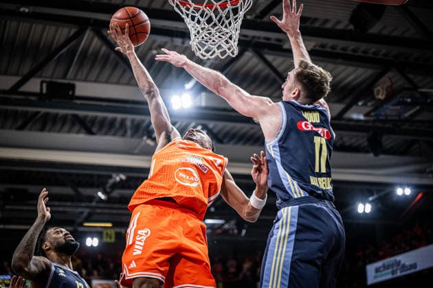 1. Basketball Bundesliga, easyCredit BBL, Saison 2025 2026, Herren, Hauptrunde, 16. Spieltag, 17.01.2026, RASTA Vechta - ALBA Berlin Alonzo Verge ( 11 - RASTA Vechta) beim Korbleger Vechta RASTA Dome Niedersachsen Deutschland