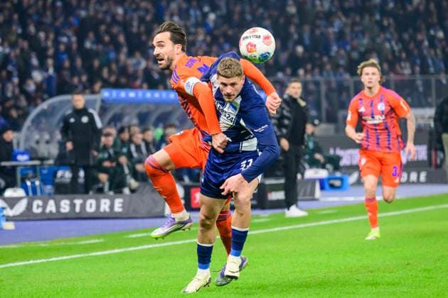GER, Berlin, soccer, Hertha BSC vs. FC Schalke 04, DFB, 2nd Bundesliga, 2025 2026 season, Gameday 18, f.l.t.r.: Kenan Karaman (FC Schalke 04 19), Marton Dardai (Hertha BSC), Action, duels, fighting for the ball, DFB DFL REGULATIONS PROHIBIT ANY USE OF PHOTOGRAPHS AS IMAGE SEQUENCES AND OR QUASI-VIDEO, January 17, 2026,