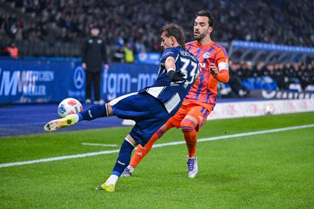 17.01.2026, Fussball, 2. Bundesliga, Saison 2025 2026, 18. Spieltag, Hertha BSC - FC Schalke 04, MichaÅ‚ Karbownik (Hertha BSC), Kenan Karaman (FC Schalke 04) xRHR-FOTO YYx