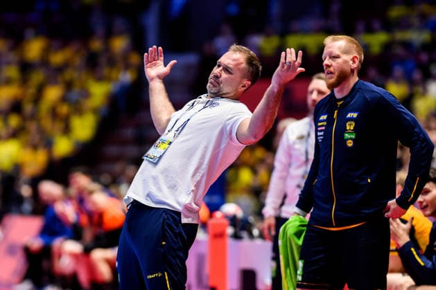260117 Head coach Michael Apelgren of Sweden reacts during the EHF European Handball Championship handball match between Sweden and the Netherlands on January 17, 2026 in Malmö. Photo: Mathilda Schuler BILDBYRAN kod MA MA0921 handball handboll handball handbolls-em 2026 sverige sweden nederländerna netherlands ehf european handball championship bbeng Copyright: MATHILDAxSCHULER BB260117MA179